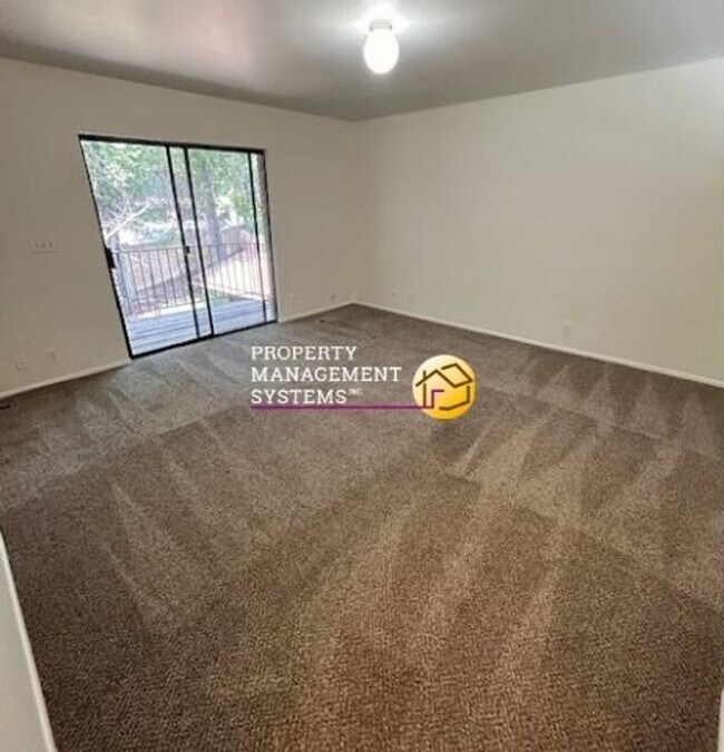 Building Photo - 3 Bedroom Twin Home in Sandy