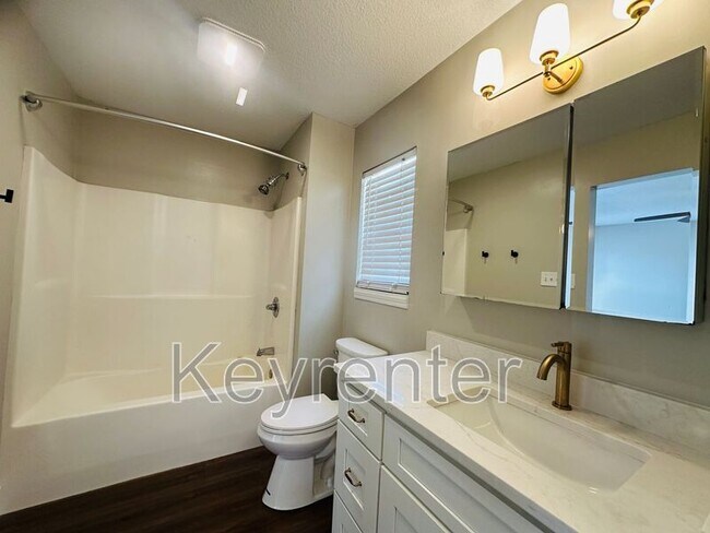 Building Photo - 5330 Blue Star Dr