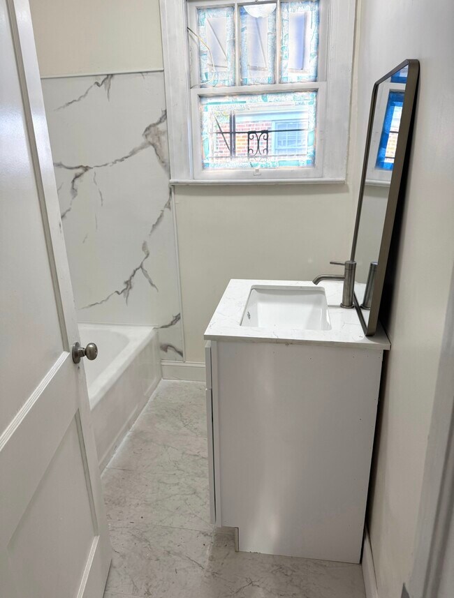 Building Photo - 410 W 46th St