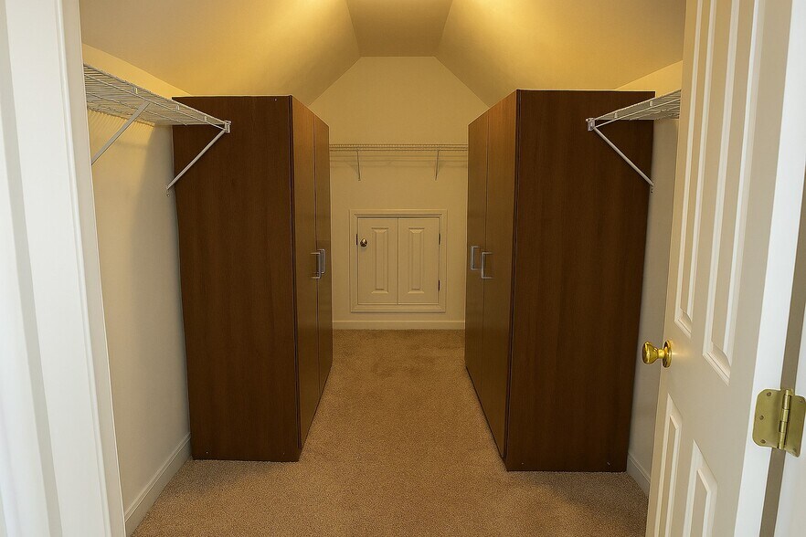 Building Photo - 6 Pepperbush Court