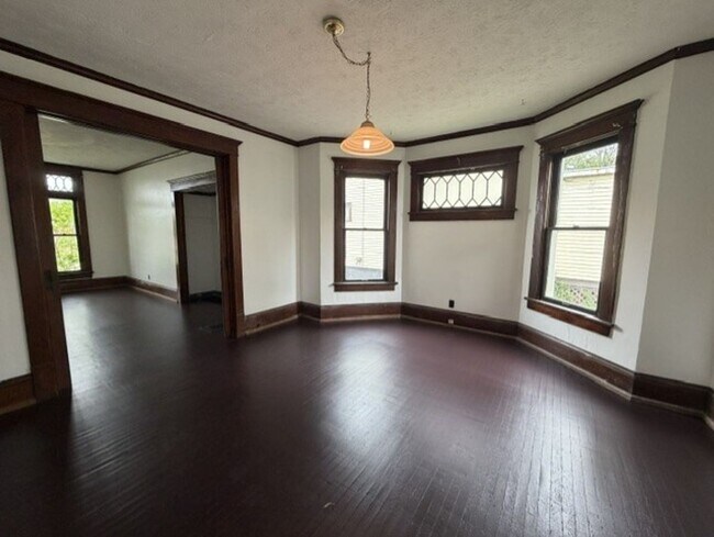 Building Photo - Spacious 4-Bedroom Home with 2 Full Baths, Central A/C & Fenced Yard!