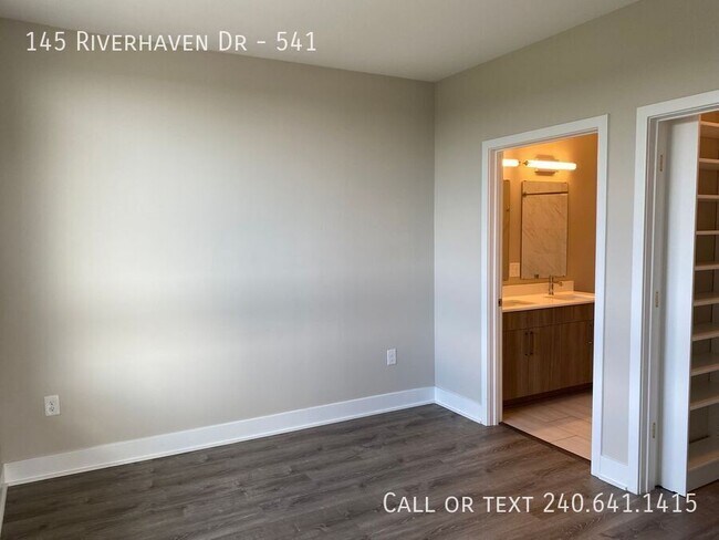 Building Photo - 145 Riverhaven Dr