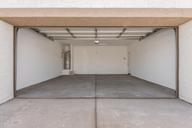 Building Photo - 5617 E Axle Ave