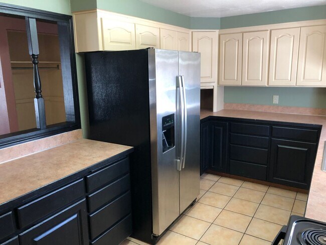 Building Photo - 3 bedroom 1 bath house in Eugene!