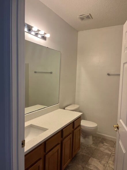 Building Photo - 785 Oakleaf Plantation Pkwy
