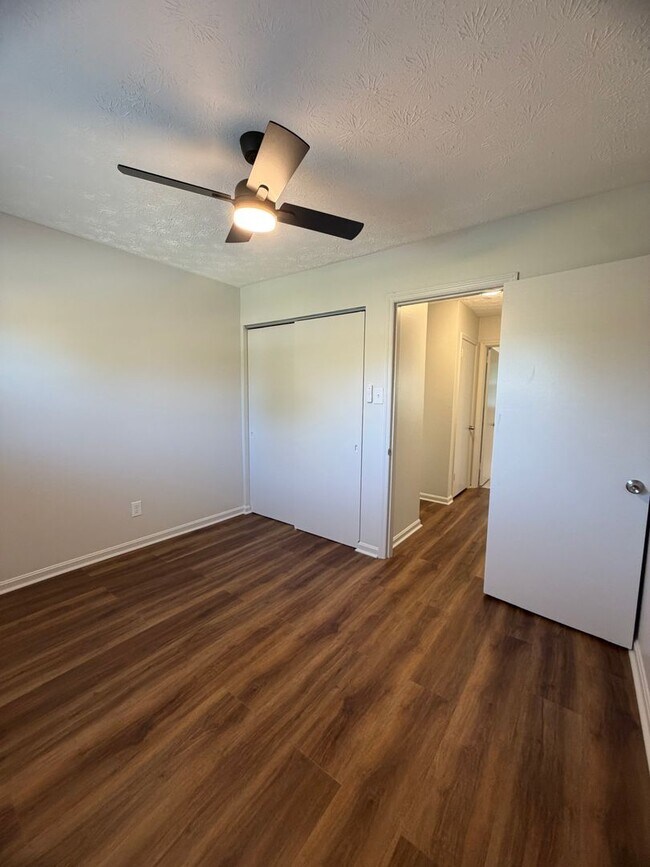 Building Photo - Newly Renovated House!!