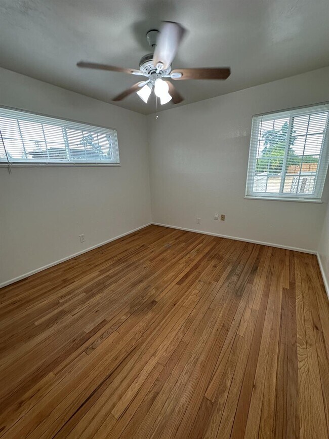 Building Photo - 707 N Villa Ave