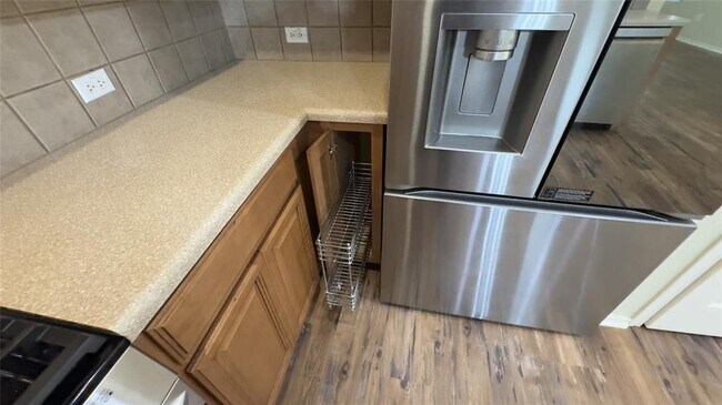 Building Photo - 700 Sweet Leaf Ln