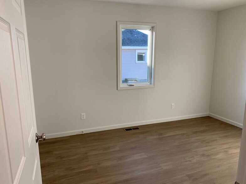 Bed 2 - 1422 Chestnut St