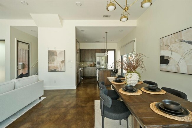 Building Photo - 2017 Kinney Ave