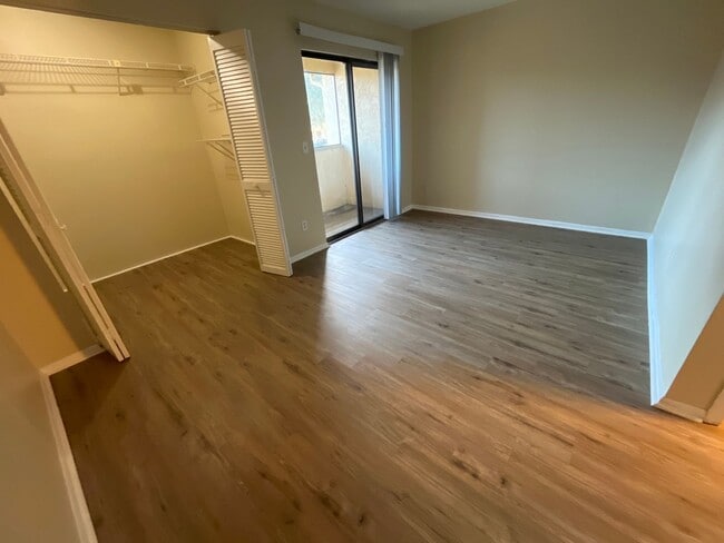 Building Photo - For Rent-2-bedroom, 2.5-bathroom located in the vibrant community of Brandon