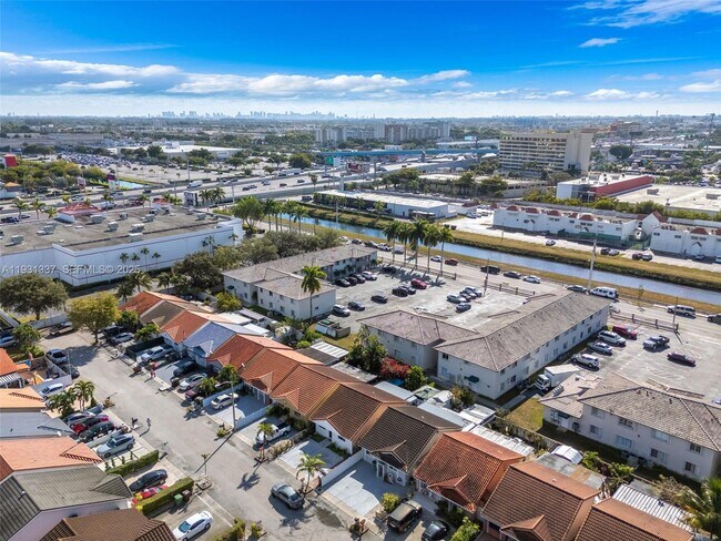 Building Photo - 2140 W 53rd St