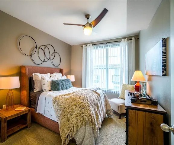 Building Photo - 305 River Fern Ave