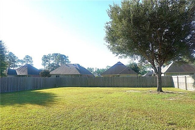 Building Photo - 3 Bedroom, 2 Bath Home