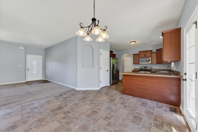 Building Photo - Pet Friendly Three Bedroom!