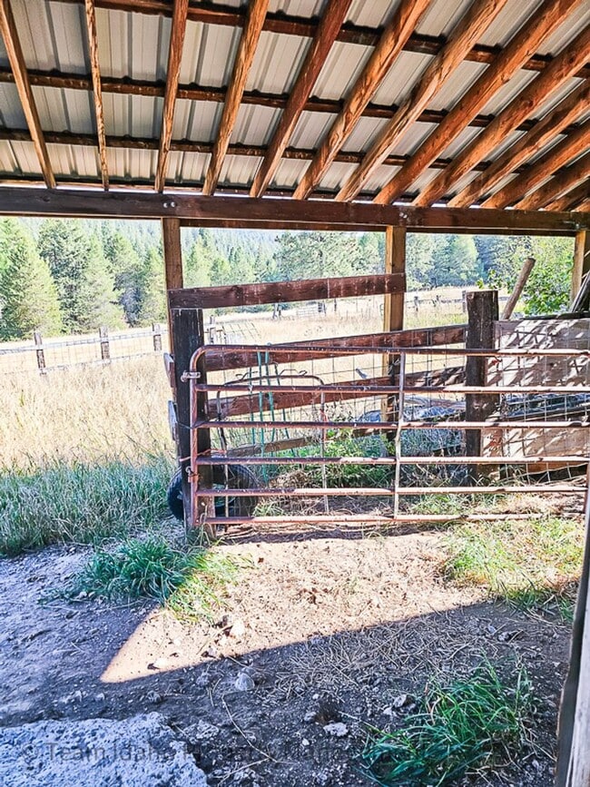 Building Photo - 2001 Manufactured Home on 160 Acre Farm ne...