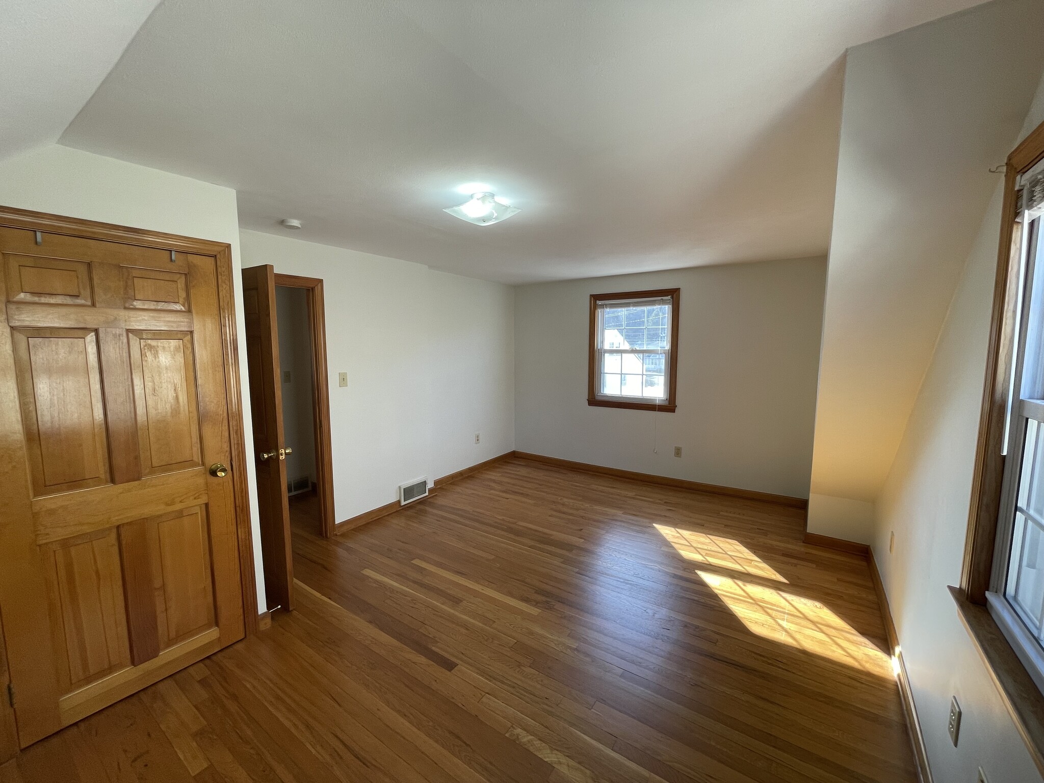 Master bedroom - 280 Washington Ave