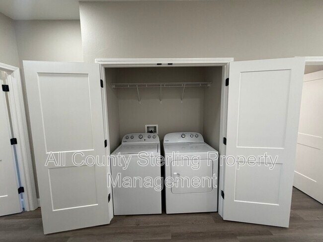 Building Photo - 1390 SE Magnolia Loop