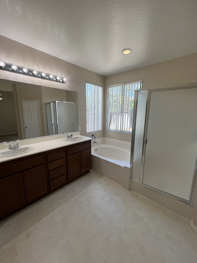 Building Photo - 28748 Legacy Way