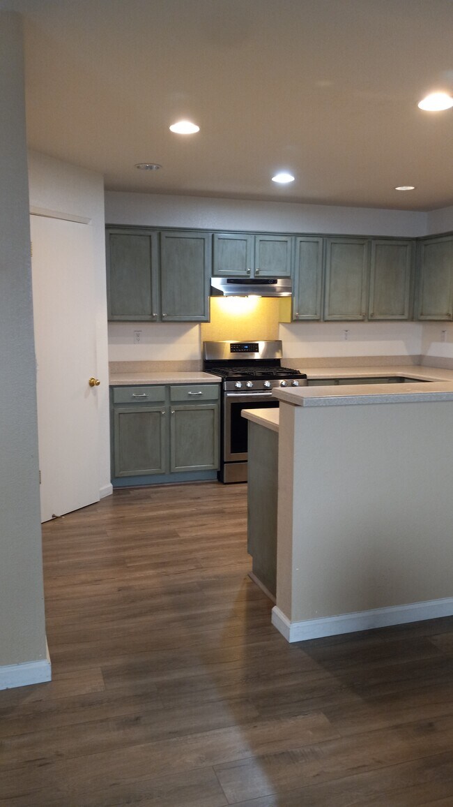 Building Photo - 3034 Roadrunner Dr