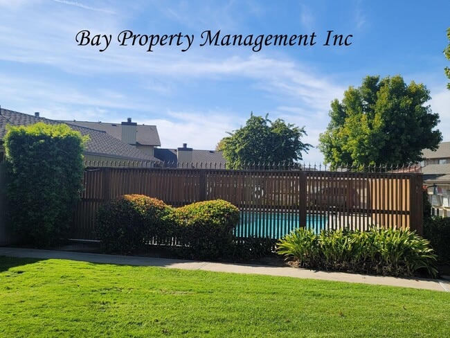 Building Photo - Rent Reduced! Gated Willowood condo with 3 bedrooms, 2 1/2 baths