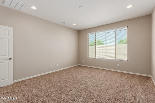 Building Photo - 8854 W Palo Verde Dr