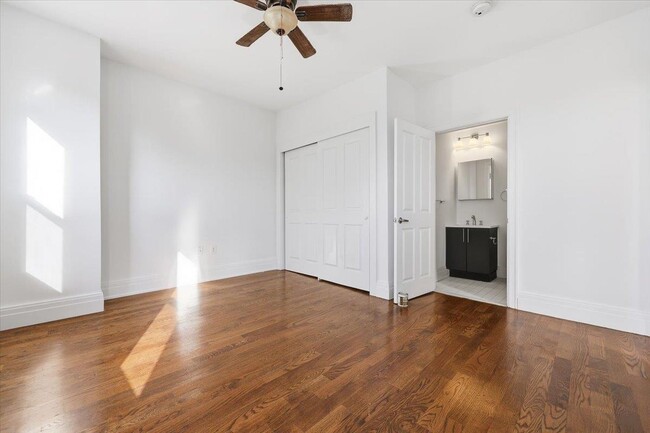 Building Photo - 76 Bowers St