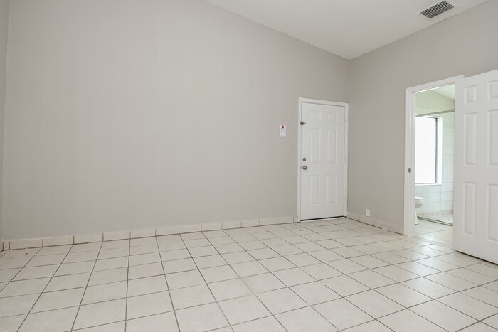 Building Photo - 2902 Woolridge Dr