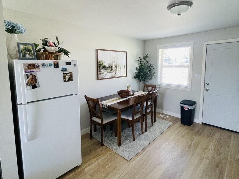 Building Photo - 223 E 500 S