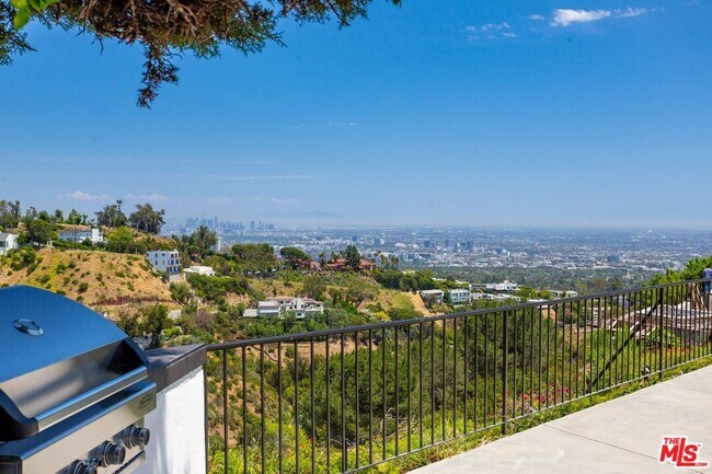 Building Photo - 1622 Tower Grove Dr