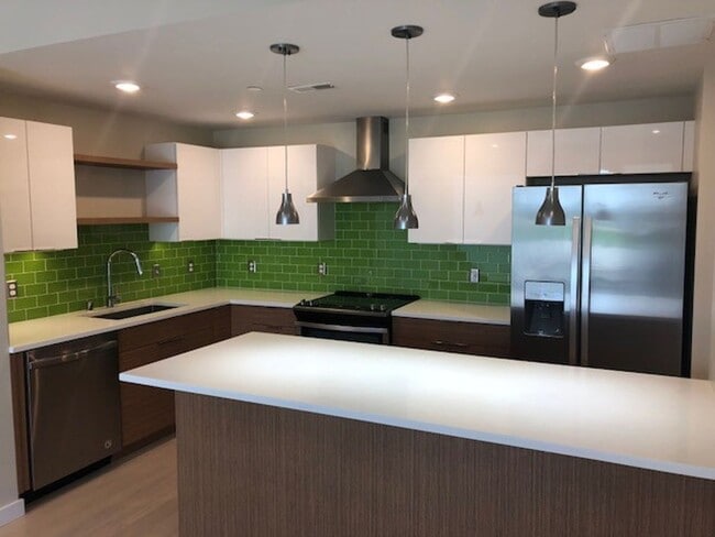 Building Photo - Beautiful Talbach House Condo!