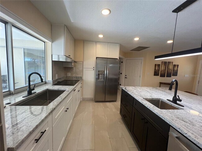 Building Photo - 2533 Rio Tiber Dr