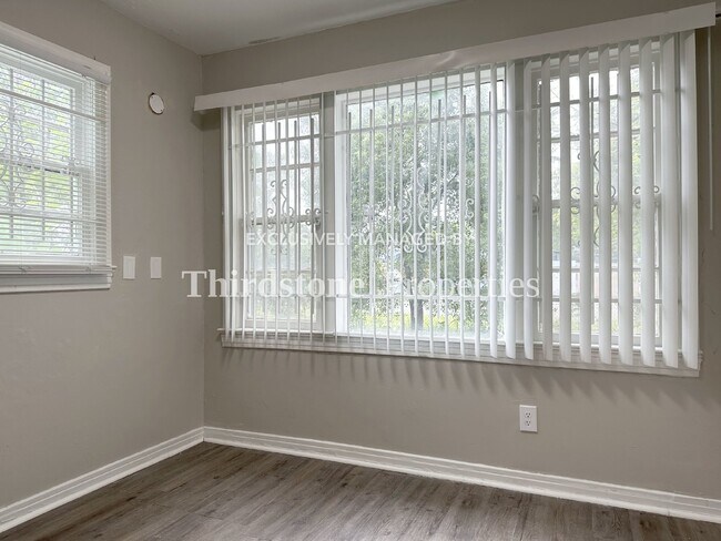 Building Photo - 435 Springfield Ct N