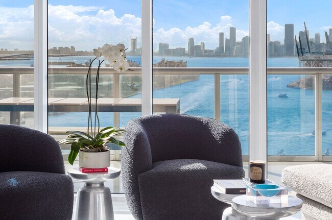 Building Photo - 100 South Pointe Dr