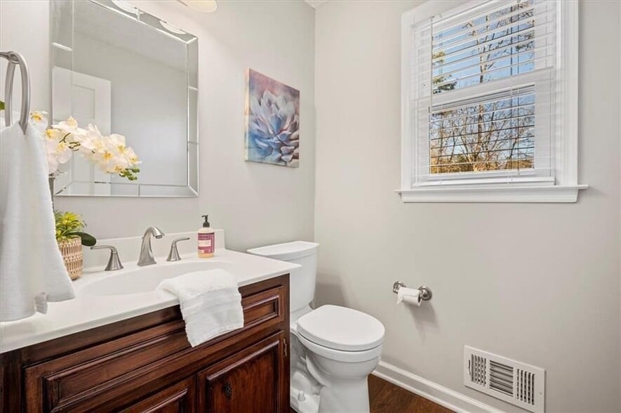 Building Photo - 4508 Pine Hill Terrace NE