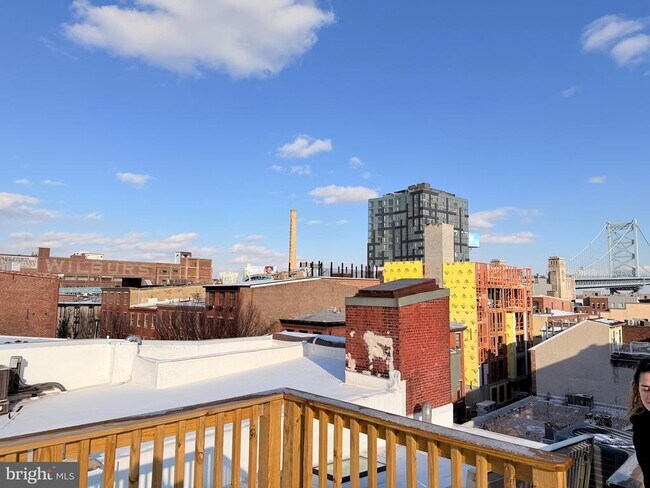 Building Photo - 136 N 3rd St