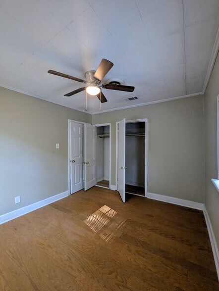 Building Photo - 3970 N Foster Dr