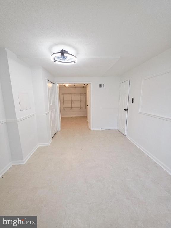 Building Photo - 12817 Lampton Ln