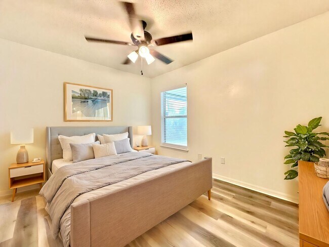 Building Photo - Affordable comfort with space where it counts - 3Bedrooms / 2Baths home in Deltona!
