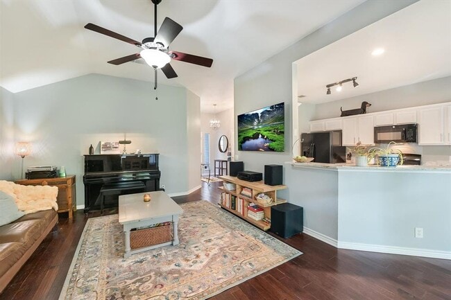 Building Photo - 802 Lantana Dr