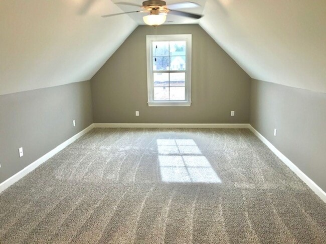 Building Photo - 100 Birkdale Dr
