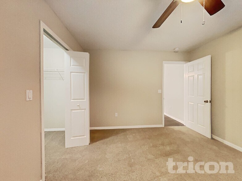 Building Photo - 3233 Ambassador Ave