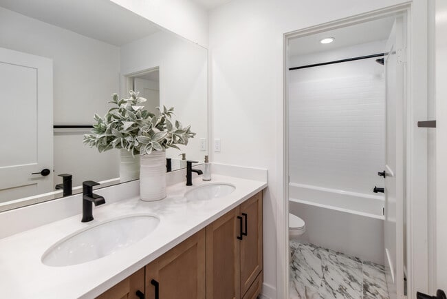 Building Photo - 4618 Catmint Ln