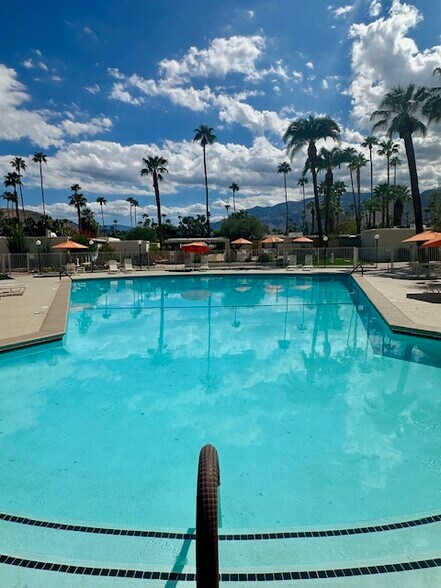 Building Photo - 1111 E Palm Canyon Dr