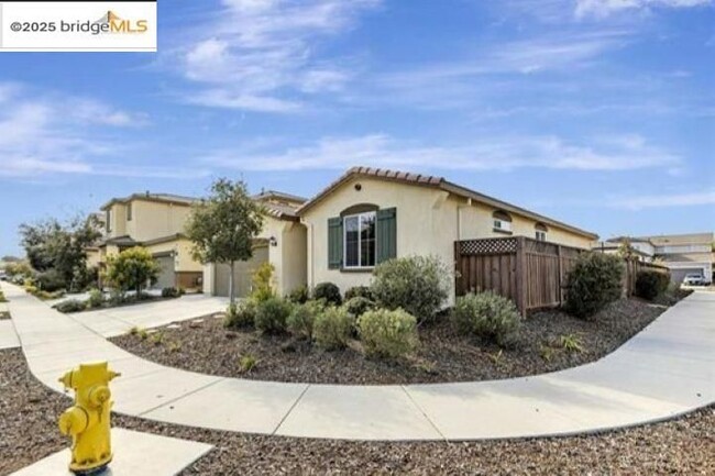 Building Photo - 4067 Kenwood Cir