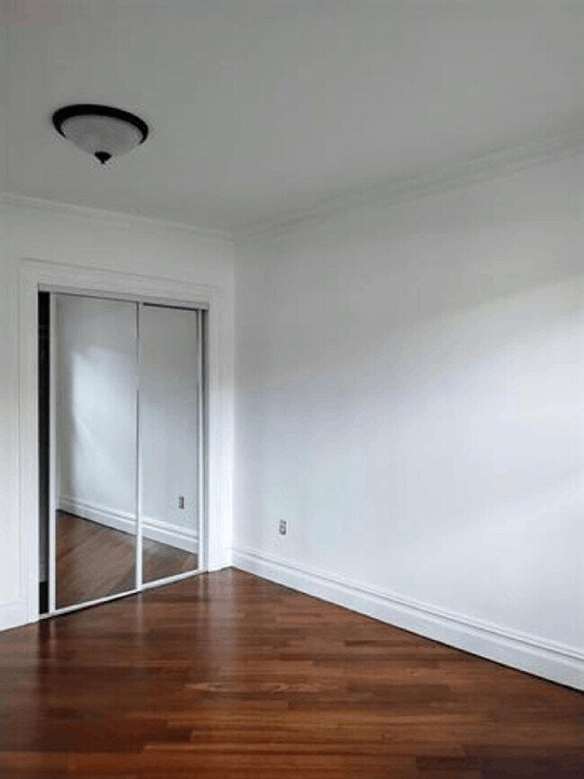 Building Photo - 205 Brunswick St