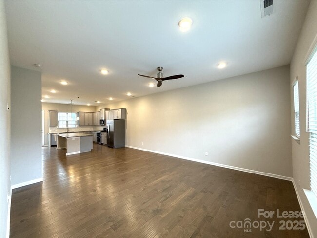 Building Photo - 1138 Doveridge St