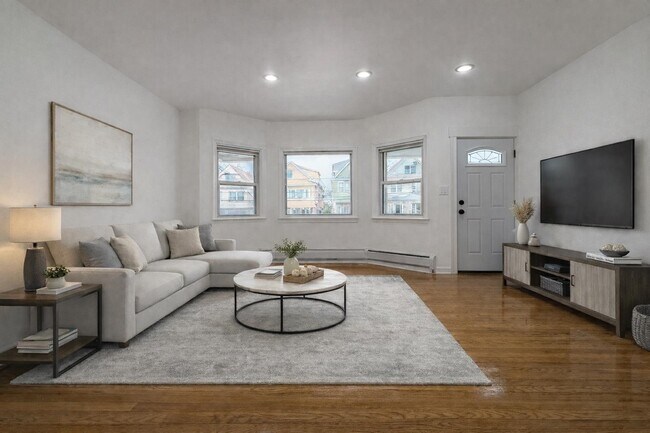 Building Photo - 136 W 31st St