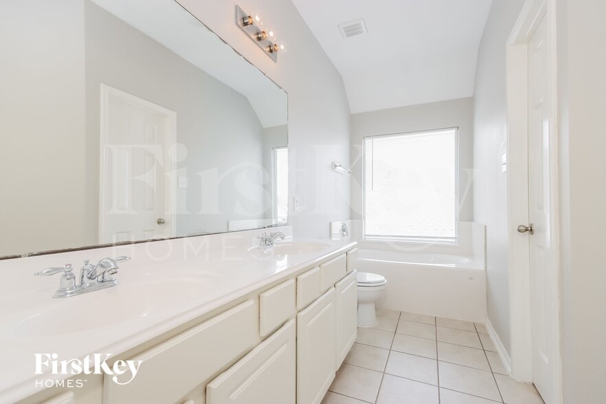 Building Photo - 9131 Sunlit Park Dr