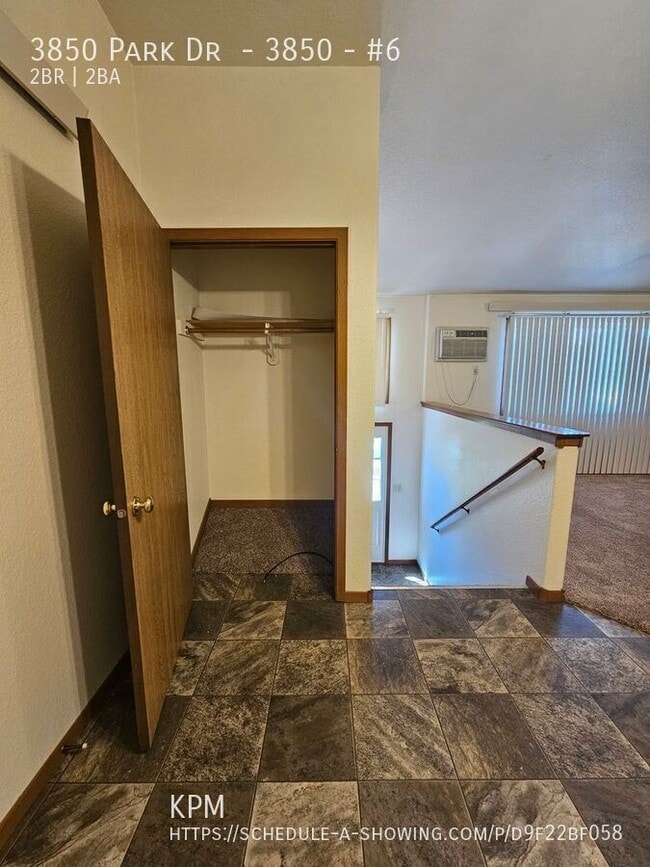 Building Photo - 3850 Park Dr